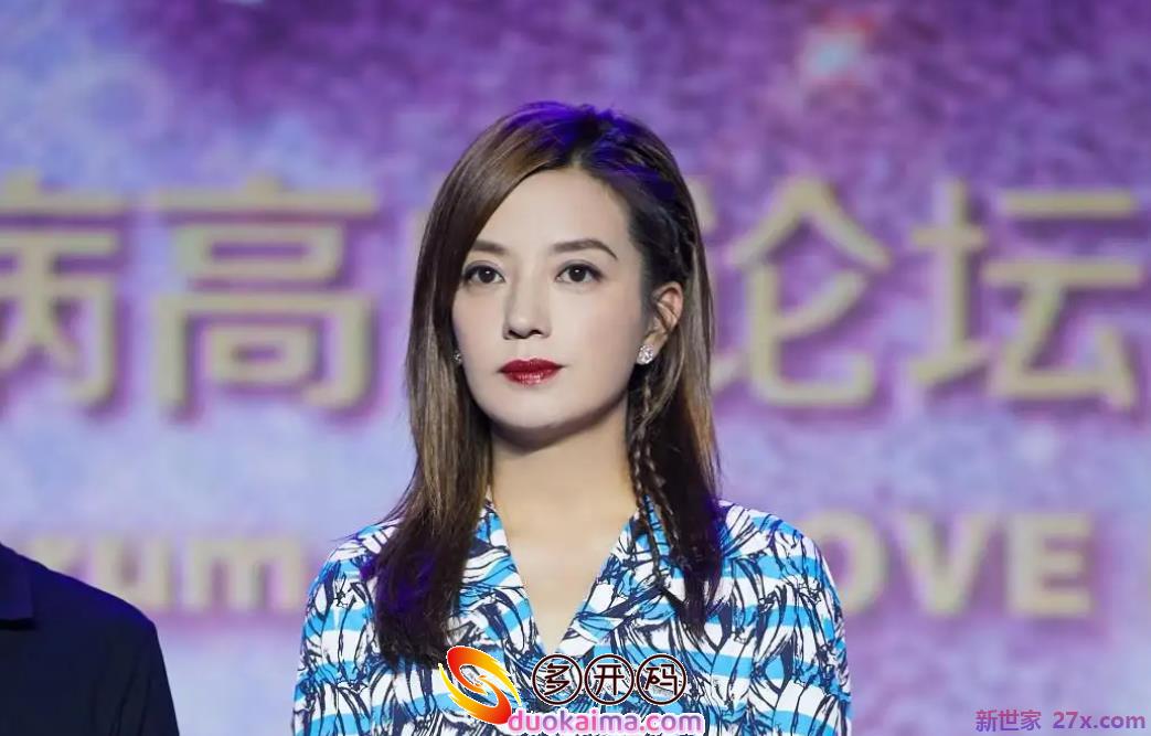 赵薇人间蒸发九个月后现身,晒出父亲的黑白照片,称自己一无所有