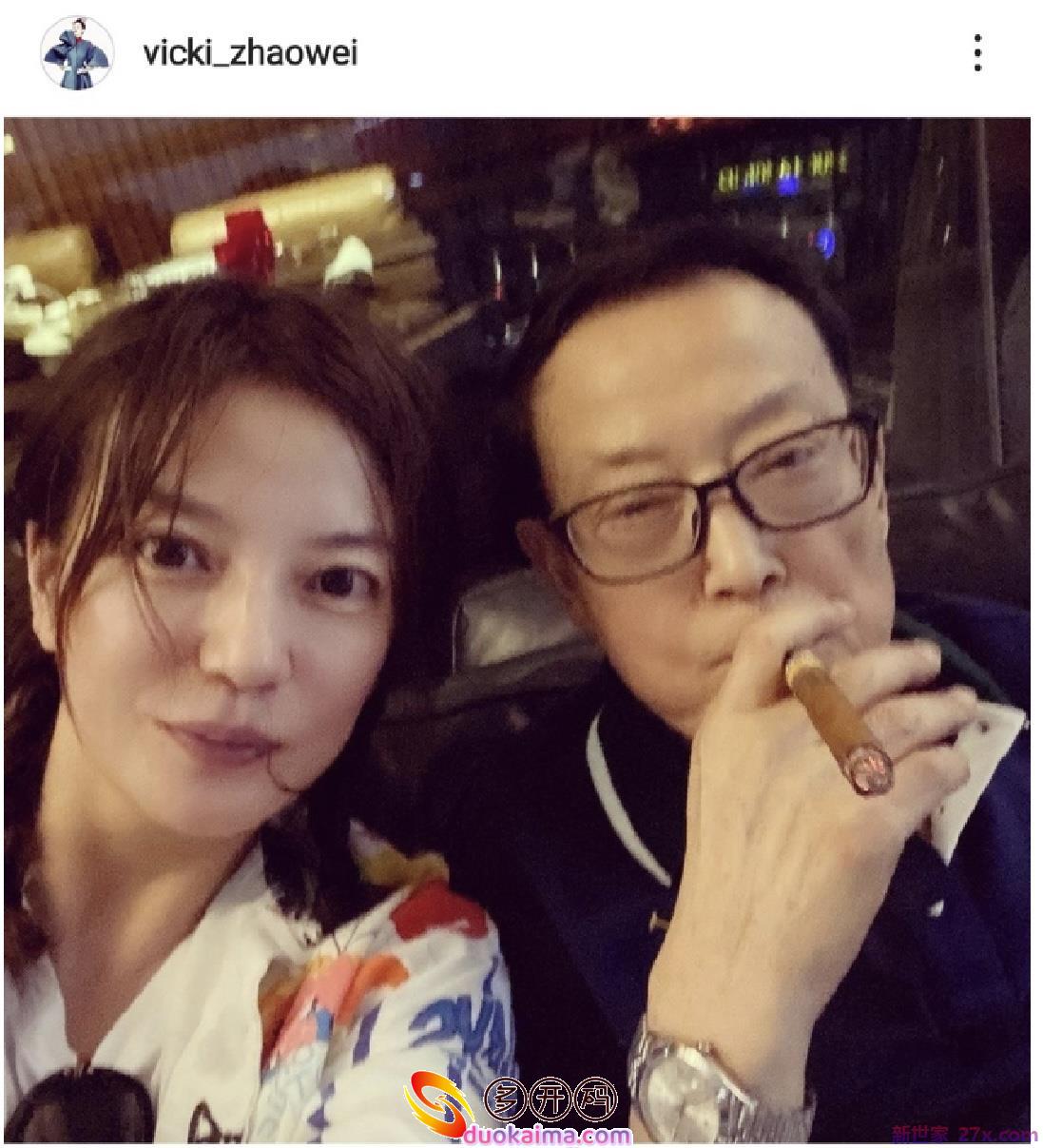 赵薇人间蒸发九个月后现身,晒出父亲的黑白照片,称自己一无所有